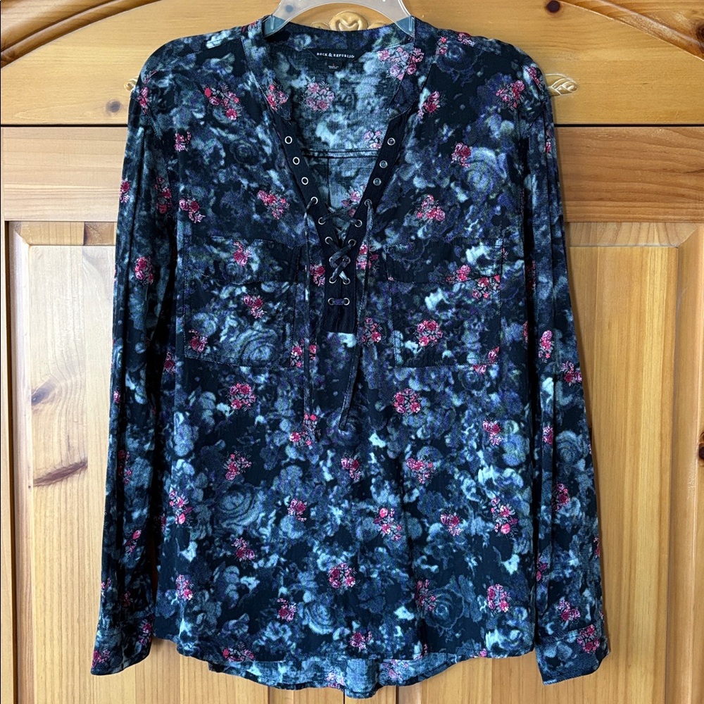🌟HP🌟Rock & Republic Lace-Up Floral Blouse